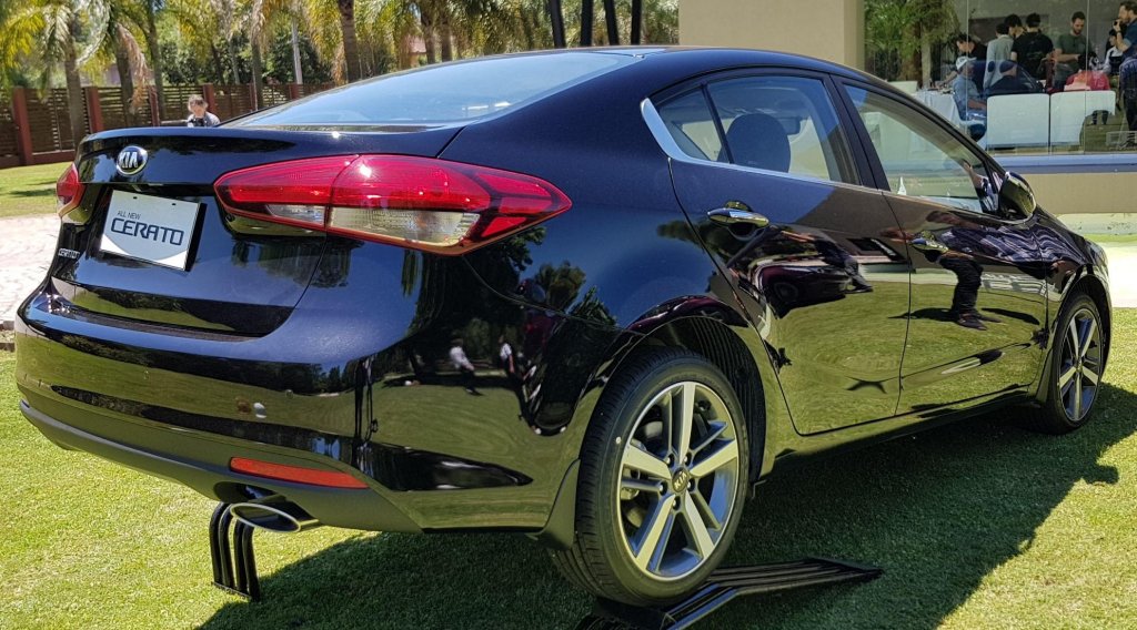 Kia presenta el Kia Cerato Sedan